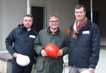 Karsten Honsel, Hauke Jagau und Klaus Uetrecht (v.l.) während der Besichtigung der Baustelle