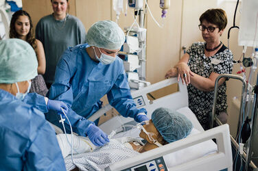 Ausbildungsberufe hautnah erleben: Das können Interessierte beim LebensIMPULS, der Berufsorientierungsmesse der KRH Akademie.