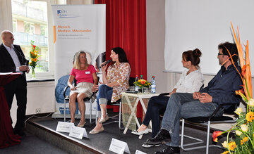 NDR-Moderator Andreas Kuhnt mit Inka-Marie Rack, Dr. Klara Borberg, Annette Rexrodt und Dr. Freerk T. Baumann
