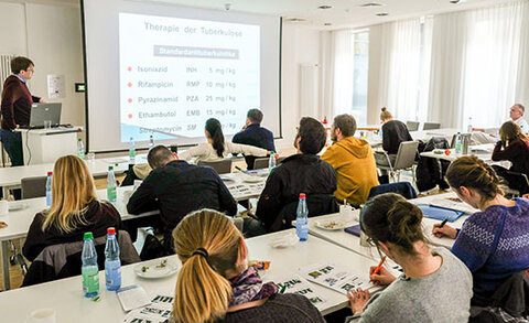 Jubiläum: Zum zehnten Mal die Chefärzte der Kliniken für Innere Medizin des KRH zum „Repetitorium Innere Medizin“ ein. Die Teilnehmer schätzen das kompakte Programm.