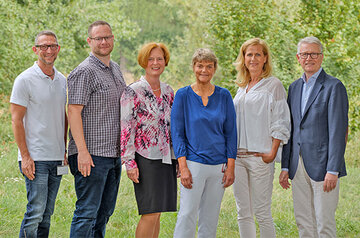 Das ABS-Team im KRH: Dr. rer. nat. Thomas Vorwerk, M.A., Chefapotheker; Dr. rer. nat. Michael Willenborg, Fachapotheker; Dr. med. Beate Klingebiel, Oberärztin und Koordinatorin des ABS-Teams; Dr. med. K. Kobusch; Leitende Oberärztin und stellvertretende Koordinatorin des ABS-Teams; Dr. med. Jutta Pietschmann, Oberärztin, sowie Dr. med. Uwe Mai, Direktor des Institut für Medizinische Mikrobiologie und Krankenhaushygiene (v.l.). Nicht auf dem Foto: Thomas Sievert, Oberarzt.