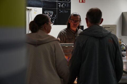 Volker Mehl im Bistro CURA des KRH Klinikum Siloah.