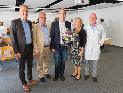Manuel Herburger (M.) ist als neuer Pflegedirektor im KRH Klinikum Robert Koch eingeführt worden. Begrüßt wurde er von der KRH Geschäftsführung und seinen beiden Direktoriumskollegen.