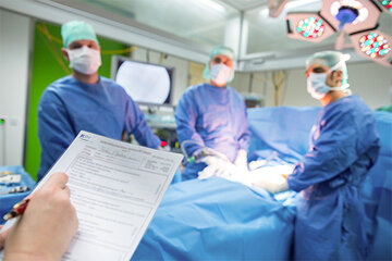 Die genaue Dokumentation der Patientenbehandlung wird für die Qualitätsbewertung in Peer Reviews genutzt. Über die Initiative Qualitätsmedizin (IQM) werden die KRH Daten transparent und vergleichbar, um daraus auch Verbesserungspotentiale zu ermitteln.