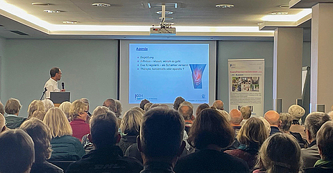 Referent zum Thema Arthrose im Kniegelenk: leitender Oberarzt der Klinik für Orthopädie und Unfallchirurgie Dr. med. Dirk Rothenbusch.