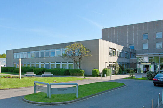 KRH Klinikum Großburgwedel außen.