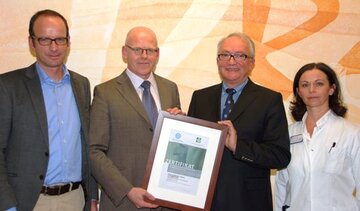 Zertifikat für exzellente Schilddrüsen-Chrirurgie: Oberarzt Dr. Ulf Trostdorf, Chefarzt Dr. Martin Memming, Prof. Heinz-Johannes