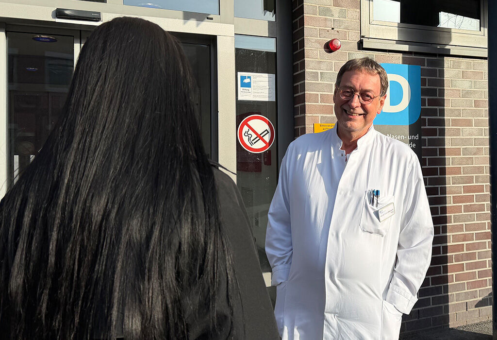 Prof. Dr. Dr. Welkoborsky betont beim Thema Ohrgesundheit die Wichtigkeit von Prävention und Selbstfürsorge.