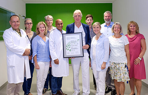 Qualitätstest bestanden: Dr. Fakher Ismaéel (Siloah), Dr. Sylvia Donné (GBW), Dr. Stefanie Noeding (Siloah), Prof. Dr. Reinhard von Wasielewski, (Pathologie Nordstadt), Dr. med. Aref Alemi (GBW), Dr. Alexander Moser (Siloah), PD Dr. Stefan Janssen (Strahlentherapeut, Partner), Magdalena Werner (Gehrden), Dr. Markus Sosada (Siloah), Inka Marie Rack (Siloah), Katja Sternberg (Gynäkologin, Partner). 