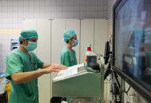 Das OP-Team befindet sich im OP 