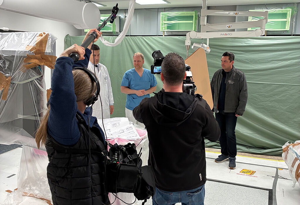 Das Kamerateam des NDR interviewt Dr. Tim Kaufeld.