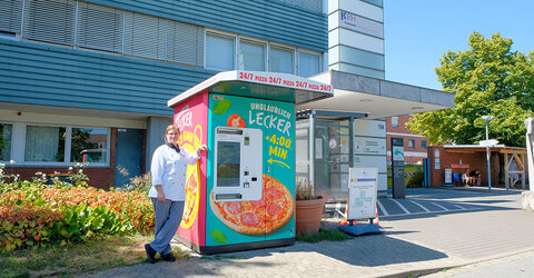 ein neuer Pizzaautomat vor dem KRH Klinikum Agnes Karll Laatzen 