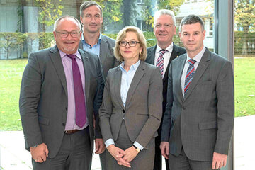 Neuer akg Vorstand (v. l.): Dr. Matthias Bracht, Dipl.-Oec. Dirk Balster, Jutta Dernedde, Prof. Dr. med. Hans-Jürgen Hennes, Dr. Eibo Krahmer