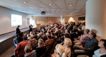 Großer Andrang beim ersten Hirnaneurysma-Tag im Hörsaal des KRH Klinikums Nordstadt.