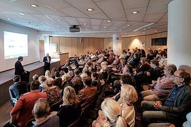 Großer Andrang beim ersten Hirnaneurysma-Tag im Hörsaal des KRH Klinikums Nordstadt.