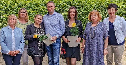 Und noch mehr strahlende Gesichter: Dritte Person von rechts Tanja Kleber (Laatzen), dritte von links Semra Matur (Laatzen) und in der Mitte Oke Fedders (Großburgwedel).