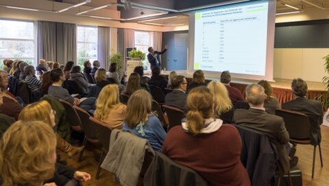 Rund 110 Gäste erlebten informative und impulsgebende Vorträge im Sozialzentrum der KRH Psychiatrie Wunstorf.