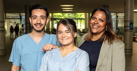 Drei von 9.200 Mitarbeitenden (laut HR-Bericht 13. Mai 2026) im KRH: v. l. Ahmed Ghannam, Arzt in Weiterbildung, Jovana Andrić,  Pflegefachkraft und Taissir Niehus, QS-Sepsis-Koordinatorin im Interview.