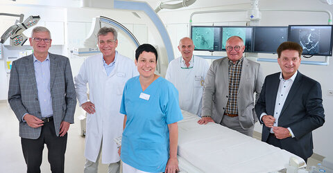 Agiographiegerät in Gehrden mit Gruppe; Leitung des Instituts für Radiologie