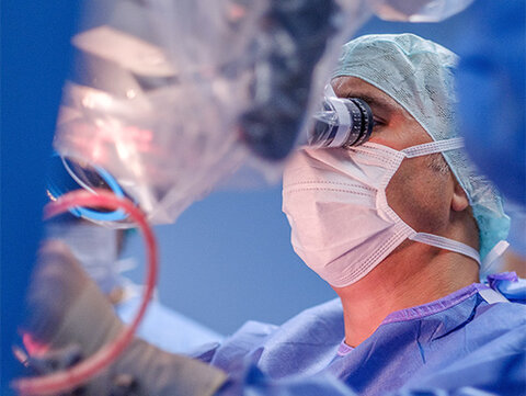 Wie hier die Neurochirurgen im Klinikum Nordstadt versorgen die Kopf-Spezialisten des KRH schwere Erkrankungen und Verletzungen dieses hochsensiblen Körperteils.