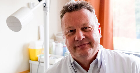 Seit 17 Jahren Chefarzt am KRH Klinikum Lehrte: Dr. Thomas Menzel ist Inkontinenzexperte und als Berater der Deutschen Kontinenz Gesellschaft zertifiziert.