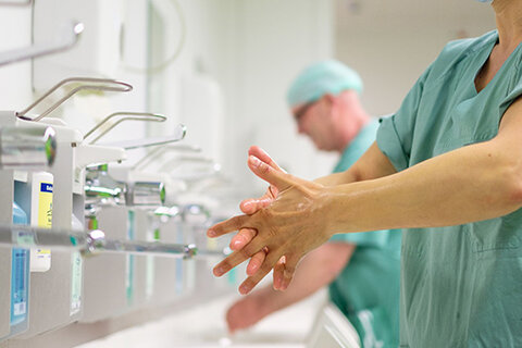 Tag der Händehygiene. Das KRH-Institut für Medizinische Mikrobiologie und Krankenhaushygiene beteiligt sich mit einem vielfältigen Informations- und Aktionsprogramm zwischen dem 14. und 18. Mai.
