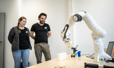 Moderne Robotertechnologie für Medizin und Pflege.