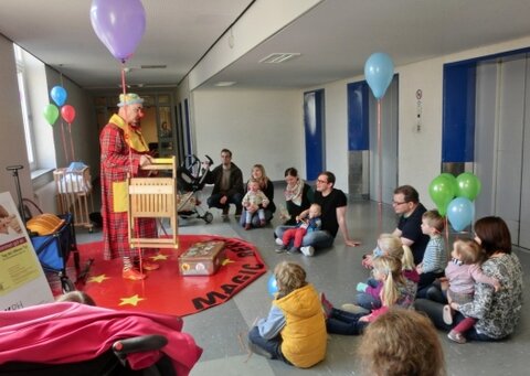Clown Bernie begeisterte kleine und große Gäste in Großburgwedel