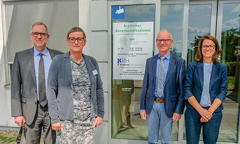 Freuen sich über den Start der Bereitschaftsdienstpraxis im Klinikum Großburgwedel: Ronald Gudath, Geschäftsführender Direktor, Dr. Antje Hoffmann, ärztliche Direktorin, Dr. Bernhard Specker, Geschäftsführer KVN Bezirksstelle Hannover und Kim Gappa, Referentin der Geschäftsführung (v.l.).