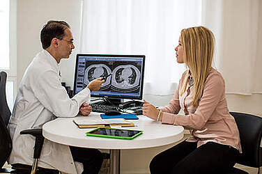 Um Darmbeschwerden auf den Grund zu gehen muss eine genaue Diagnostik erfolgen.