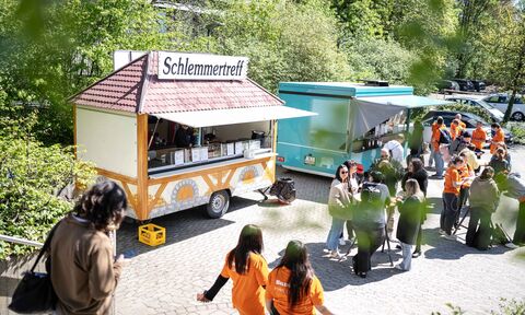 Für Verpflegung war im Außenbereich gesorgt.