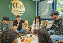Azubibesprechung im Wohnzimmer der KRH Akademie