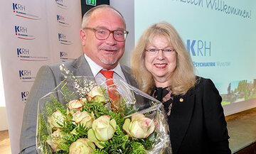 „Dank, Anerkennung und Respekt“:  Dr. Matthias Bracht verabschiedet Dr. Cornelia Oestereich.