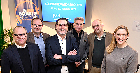Offene Talkrunde mit Expert*innen aus dem KRH Zentrum (v.l.): Prof. Dr. Dr. Martin Müller, Leiter des KRH Krebszentrum, Dr. Stefan Kübler, Leitender Oberarzt der Klinik für Allgemein-, Viszeral- und Minimalinvasive Chirurgie im KRH Klinikum Siloah, Prof. Dr. Alexandre Pelzer, Chefarzt der Klinik für Urologie im KRH Klinikum Siloah und Robert Koch Gehrden, Prof. Dr. Hans-Gerd Fieguth, Chefarzt der Klinik für Thorax- und Gefäßchirurgie und Leiter des Lungenkrebszentrums des KRH Klinikum Siloah, Prof. Dr. Frank Grünhage, Chefarzt der Klinik für Gastroenterologie, interventionelle Endoskopie, Diabetologie und Akutgeriatrie im KRH Klinikum Siloah, Dr. Janne Bock, Oberärztin in der Klinik für Urologie im KRH Klinikum Großburgwedel.