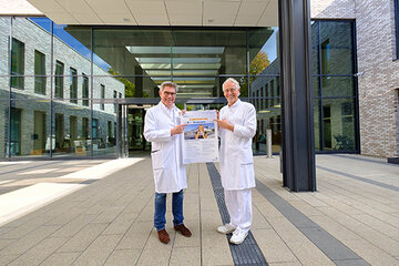 Freuen sich mit ihren Teams auf die Besucher am großen Lungentag im KRH Klinikum Siloah am 30. September 2017: (l.) Prof Dr. Hans-Gerd Fieguth, Chefarzt der Klinik für Gefäß- und Thoraxchirurgie und Prof. Dr. Bernd Schönhofer, Chefarzt der Klinik für Pneumologie, Intensiv- und Schlafmedizin.