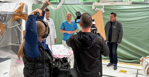 Das Kamerateam des NDR interviewt Dr. Tim Kaufeld.