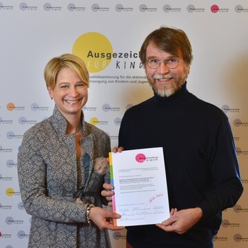 Ministerin Birgit Hesse und der leitende Arzt der Neustädter Kinderklinik, Dr. Michael Schneider