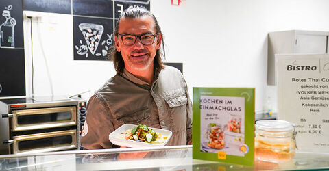 Volker Mehl im Bistro CURA des KRH Klinikum Siloah.