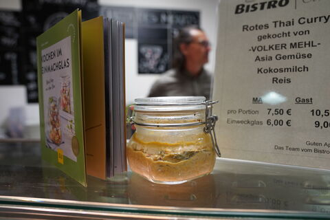 Volker Mehl im Bistro CURA des KRH Klinikum Siloah.