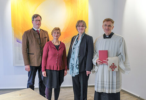 Freude über den neuen Raum der Stille: Pastor Dr. Wichard v. Heyden, Klinikseelsorgerin Gunhild Junker, Superintendentin Antje Marklein und Pfarrer Christoph Paschek.