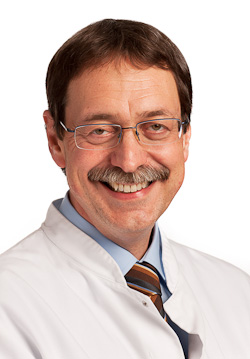 Prof. Welkoborsky, Leiter des Kopf-Hals-Tumorzentrums