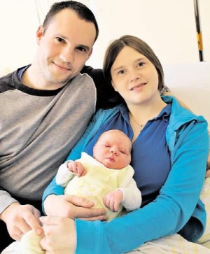 Babyfreuden im Klinikum Großburgwedel: Axel und Janina Remus sind stolz auf Jonathan.