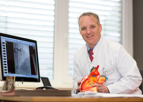 Prof. Dr. Marc W. Merx, Chefarzt der Klinik für Herz- und Gefäßkrankheiten und Internistische Intensivmedizin, leitet die Herzwoche im KRH Klinikum Robert Koch Gehrden.